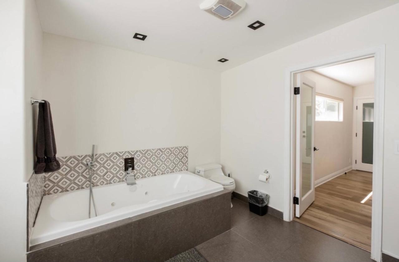 Tranquility In Prime Location With Private Pool * Los Angeles